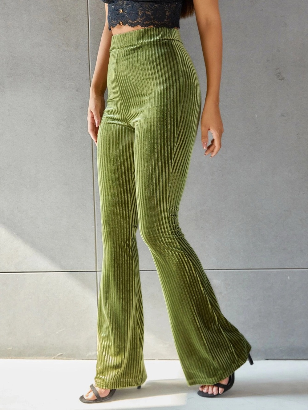 High-Waisted Ribbed Velvet Flare Pants - Picture 4 of 5